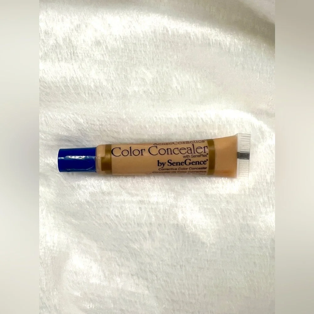 Senegence Color Concealer, Medium. Multi-use; use as bronzer too!!
